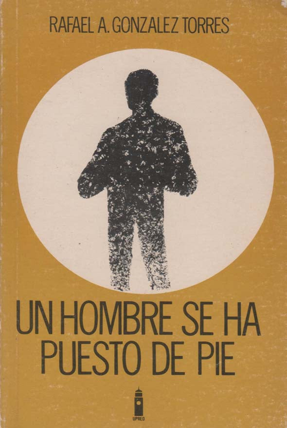 Un hombre se ha puesto de pie